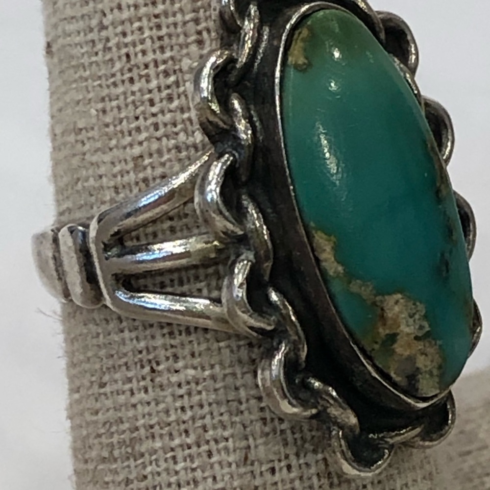 Silver and Turquoise Vintage Ring sz 8 Southwestern Design Marked Unique Style - Picture 2 of 16